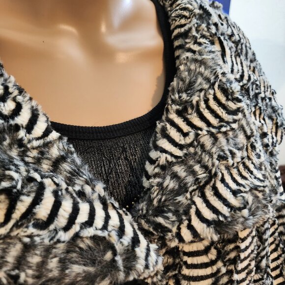 LaSeine Short Faux Fur Jacket Size Large Black and White Design Soooo Soft - Picture 5 of 15